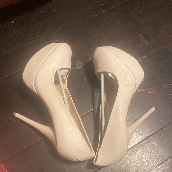 Qupid - cream/ivory platform heels Brand New never worn. - Picture 4 of 8